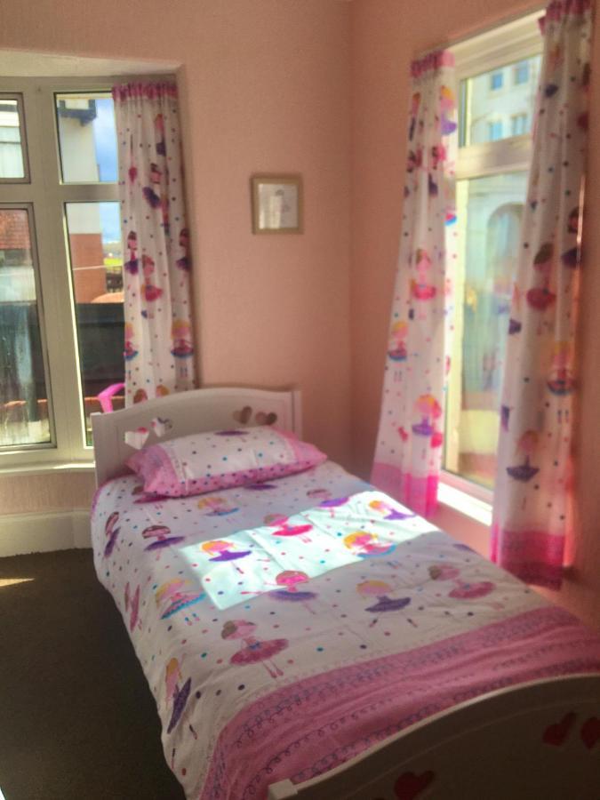 Singer House: Seafront Garden Flat with Parking Apartment Paignton Exterior photo
