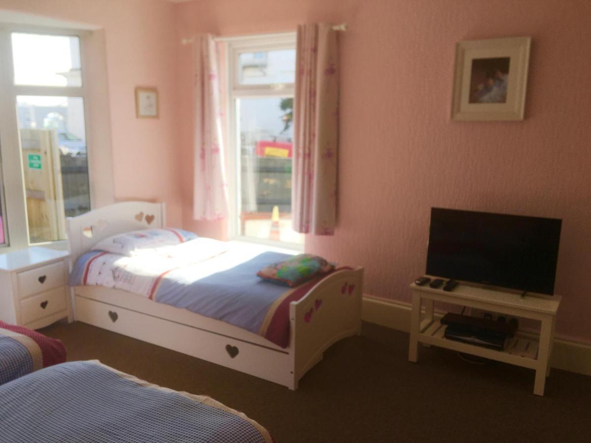 Singer House: Seafront Garden Flat with Parking Apartment Paignton Exterior photo