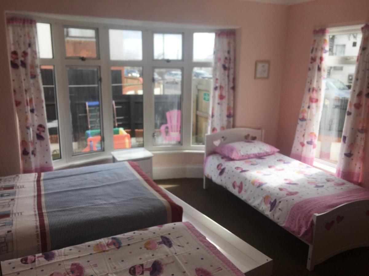 Singer House: Seafront Garden Flat with Parking Apartment Paignton Exterior photo