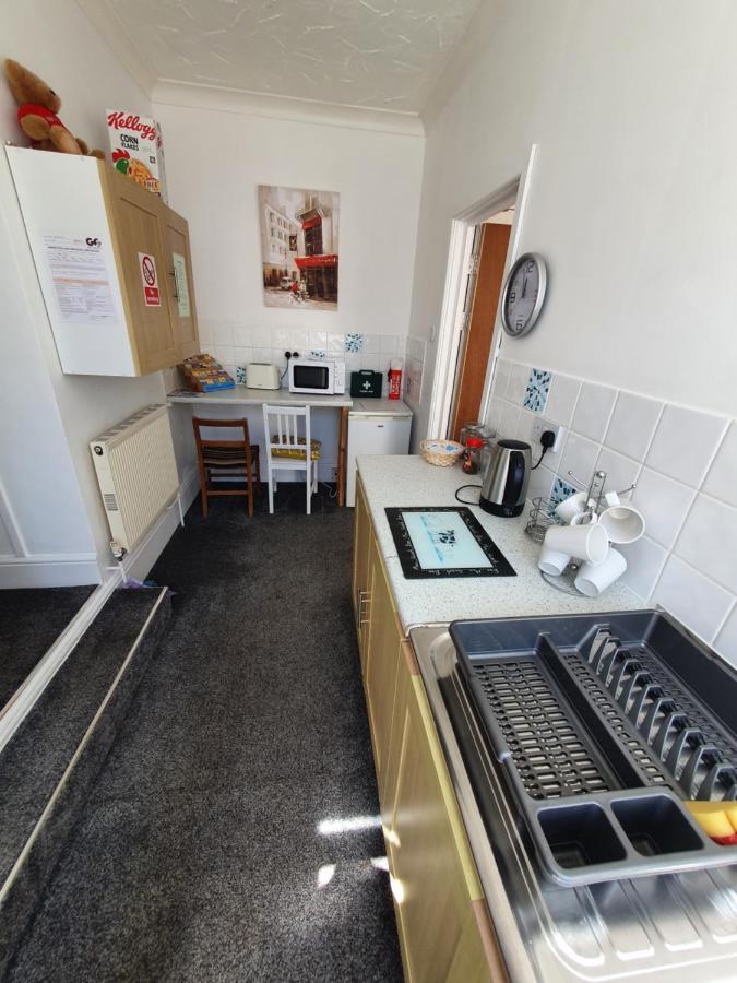 Singer House: Seafront Garden Flat with Parking Apartment Paignton Exterior photo